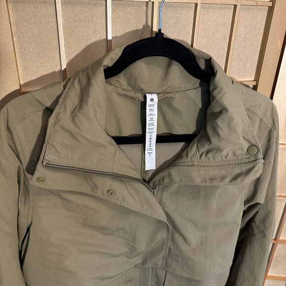 Lululemon Always Effortless Classic-Fit Jacket size 4 EUC, Color: Bay Leaf Green - Picture 6 of 8